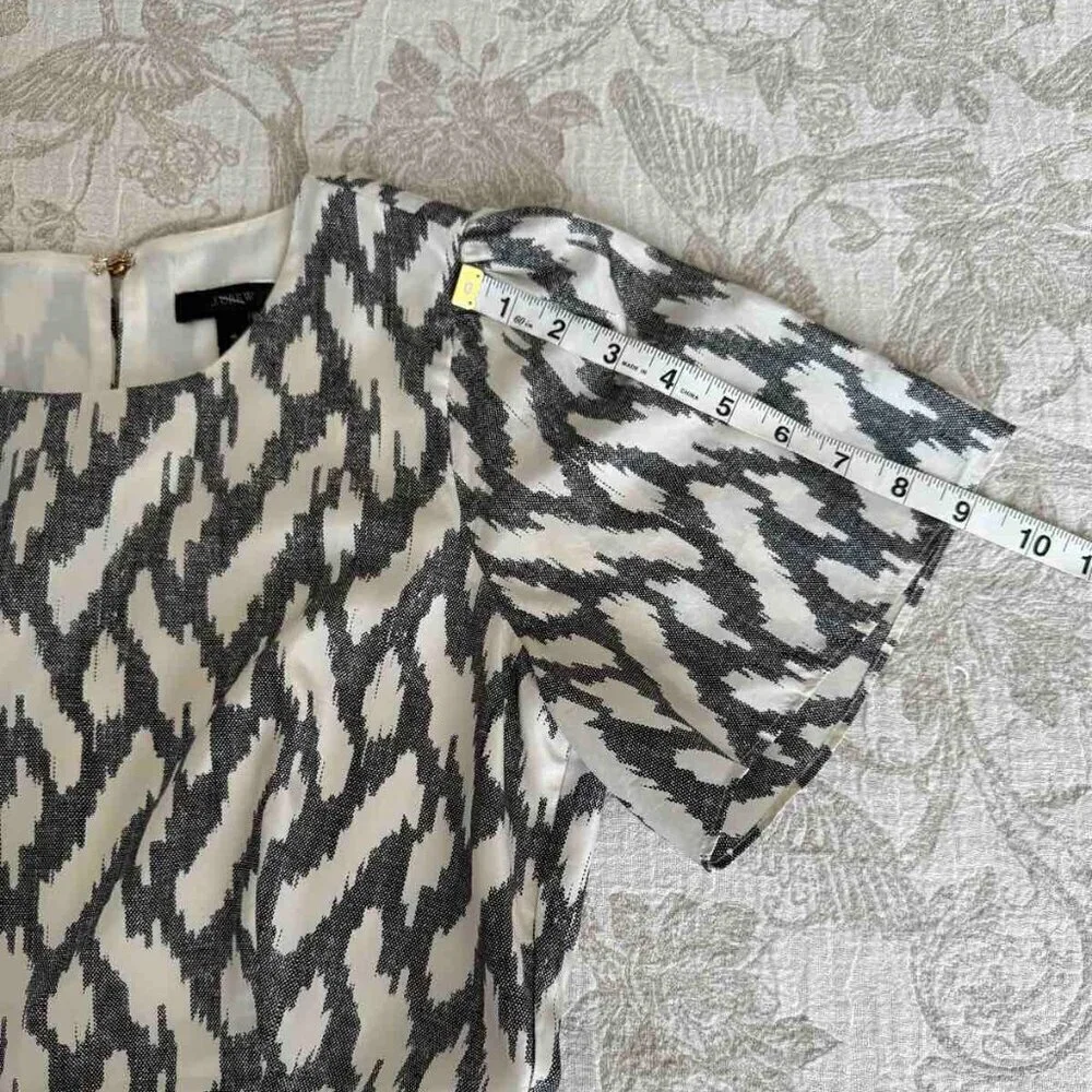 J. Crew dress in gray and cream 100% silk ikat print with cap sleeves size 4